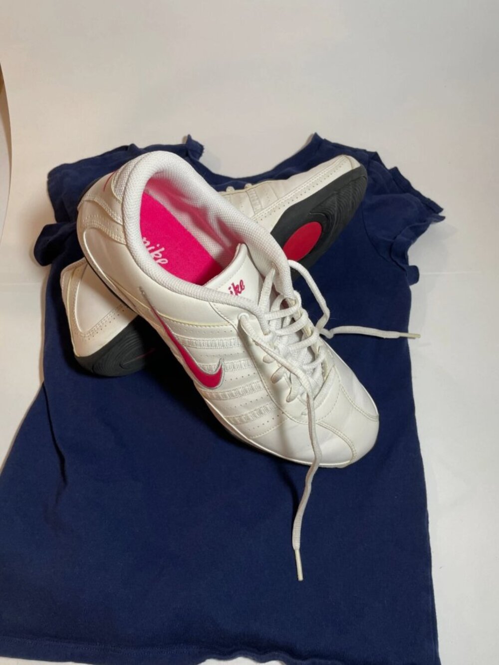 Nike Musique III White/Red Running Sneaker Shoe Women's Size 8